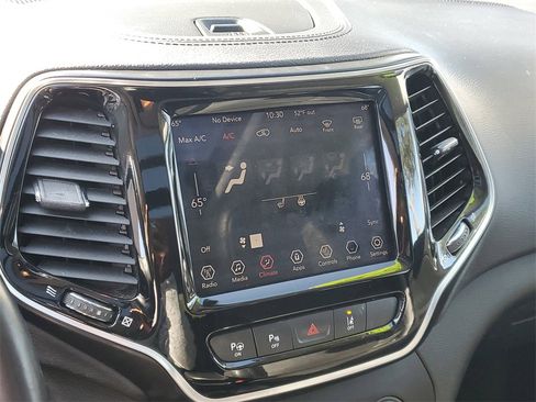 Used 2019 Jeep Cherokee Limited w/ Technology Group image 24