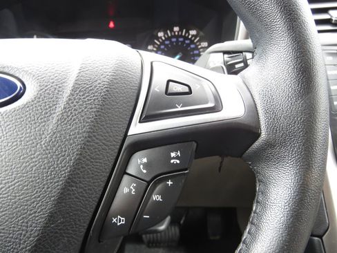 Used 2017 Ford Fusion SE image 22