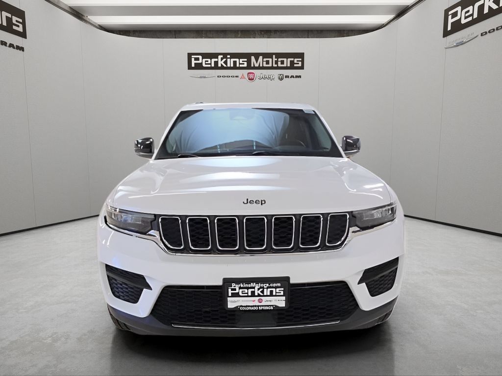 Used 2023 Jeep Grand Cherokee Laredo AWD/4WD image 2