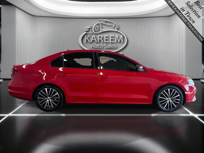 Used 2016 Volkswagen Jetta Sport w/ Lighting Package FWD image 4