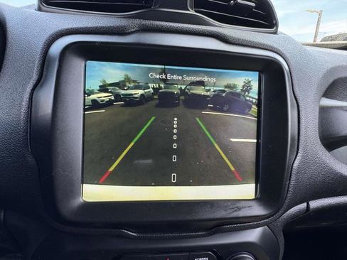 Used 2021 Jeep Renegade Latitude image 10