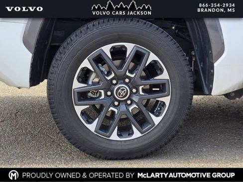 Used 2024 Toyota Tundra Limited w/ Power Package AWD/4WD image 5