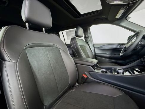 New 2025 Jeep Grand Cherokee L Altitude image 29