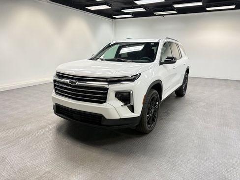 New 2026 Chevrolet Traverse LT w/ LPO, Floor Liner Package image 1