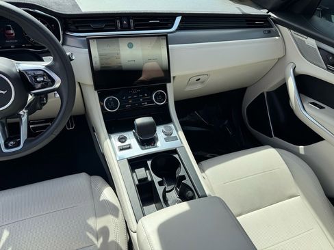 Used 2023 Jaguar F-PACE SVR image 18