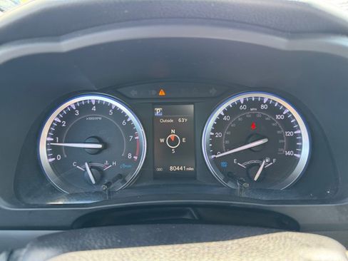 Used 2019 Toyota Highlander XLE image 18