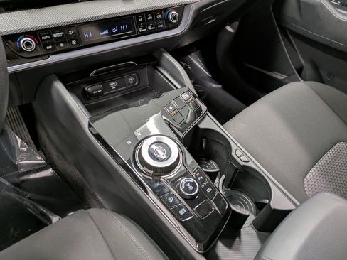 Used 2025 Kia Sportage LX image 13