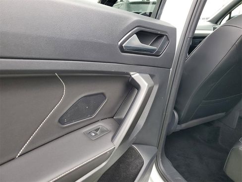 Used 2022 Volkswagen Tiguan SE R-Line image 17