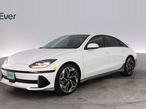 Used 2025 Hyundai Ioniq 6 SEL RWD image 2