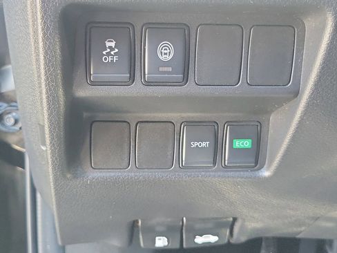 Used 2020 Nissan Rogue Sport S image 16