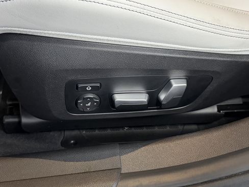 Used 2023 BMW M3 Competition image 25