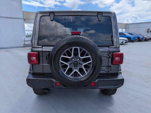 Certified 2025 Jeep Wrangler Unlimited Sahara AWD/4WD image 5