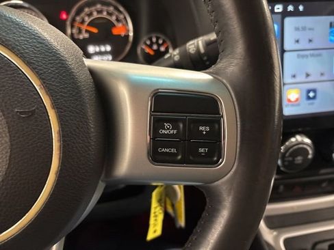 Used 2017 Jeep Compass Latitude AWD/4WD image 14