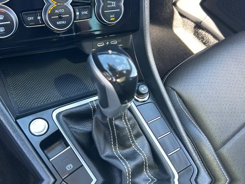 Used 2023 Volkswagen Jetta SE w/ Panoramic Sunroof Package FWD image 15