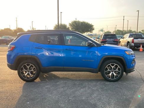 Used 2025 Jeep Compass Limited AWD/4WD image 4
