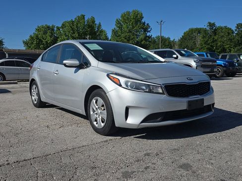 Used 2017 Kia Forte LX FWD image 1