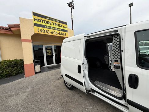 Used 2021 RAM ProMaster City Tradesman SLT FWD image 10