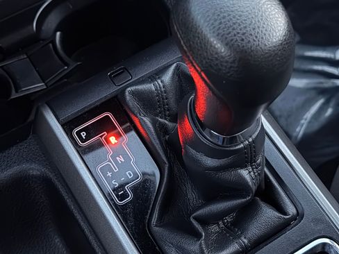 Used 2018 Toyota Tacoma SR5 image 40