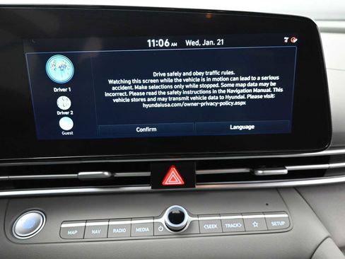 Used 2025 Hyundai Elantra SEL image 17