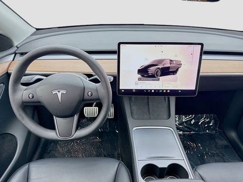 Used 2025 Tesla Model Y Performance image 15