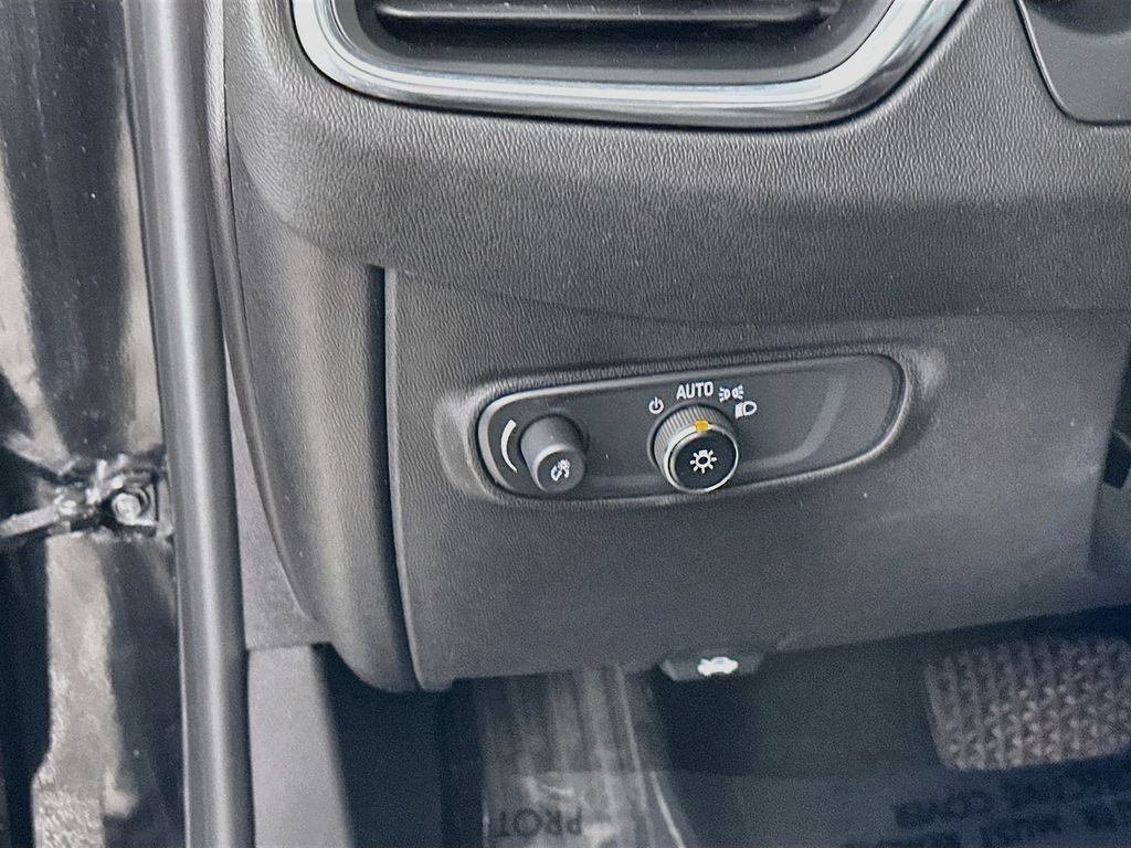 Used 2024 Chevrolet Equinox LT w/ LPO, Floor Liner Package FWD image 16
