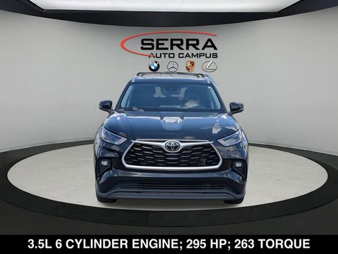 Used 2022 Toyota Highlander XLE AWD/4WD image 9
