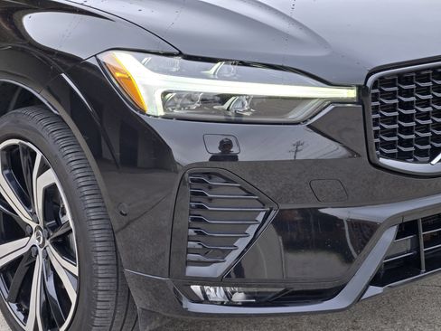 Used 2023 Volvo XC60 B5 Ultimate w/ Climate Package image 12