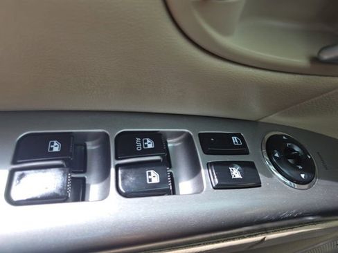Used 2011 Hyundai Santa Fe Limited FWD image 28