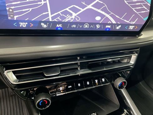 Certified 2026 Chevrolet Traverse LT w/ Driver Confidence Package image 17