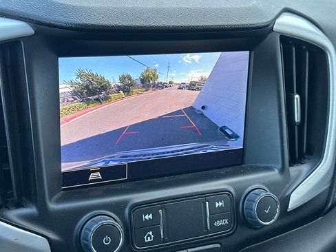 Used 2023 GMC Terrain SLT image 27