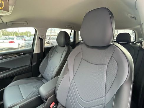 New 2026 Volkswagen Tiguan SE image 34