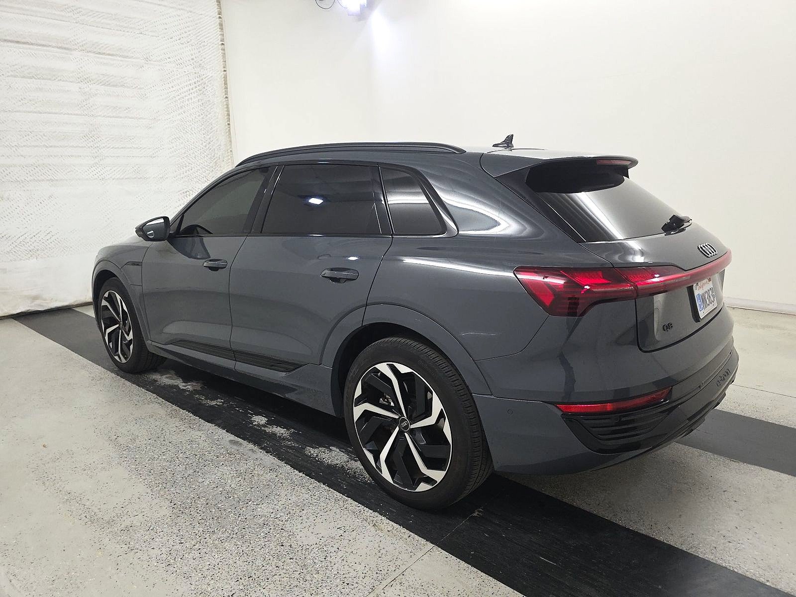 Used 2024 Audi Q8 e-tron Premium Plus w/ Premium Plus Package AWD/4WD image 4