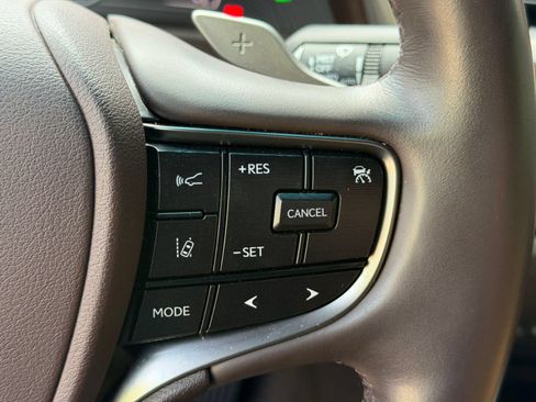 Used 2021 Lexus ES 300h Ultra Luxury FWD image 18