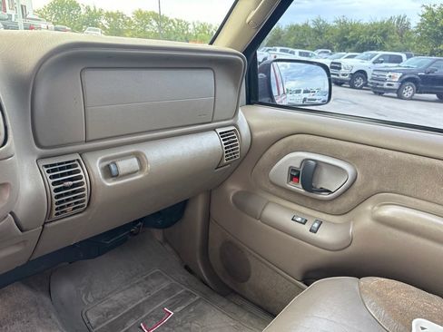 Used 1997 Chevrolet Tahoe 4WD w/ Preferred Equipment Group 3 image 9