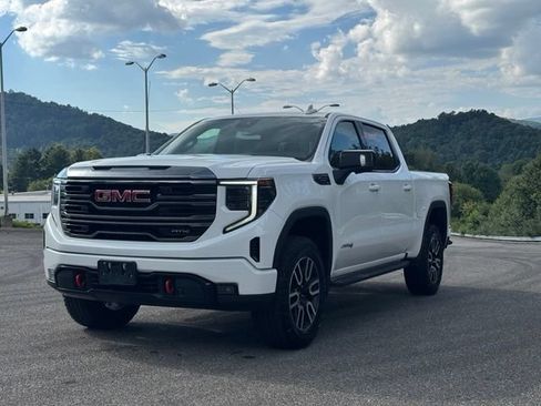 Used 2022 GMC Sierra 1500 AT4 w/ AT4 Preferred Package AWD/4WD image 3
