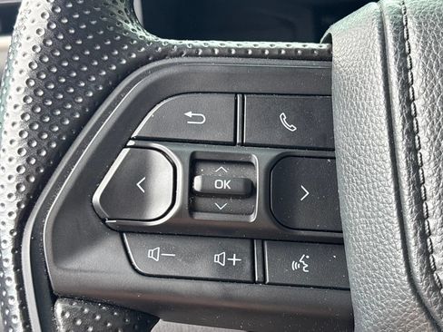 Used 2025 Toyota Tacoma SR5 AWD/4WD image 21