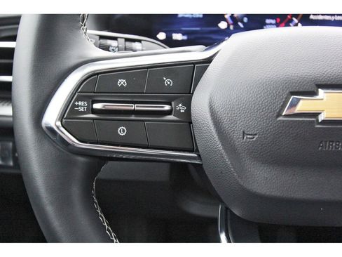 Used 2025 Chevrolet Traverse LT image 16