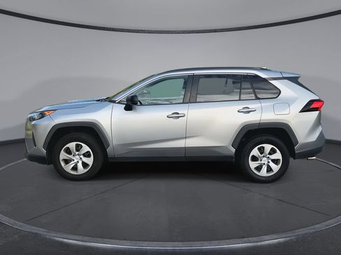 Used 2021 Toyota RAV4 LE FWD image 5