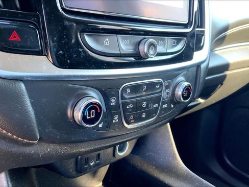 Used 2021 Chevrolet Traverse LT FWD image 33