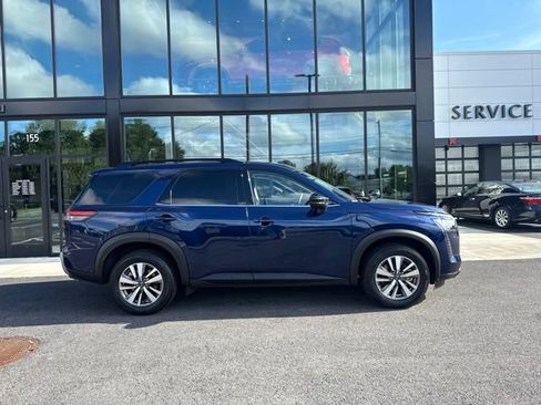Used 2026 Nissan Pathfinder SL AWD/4WD image 2
