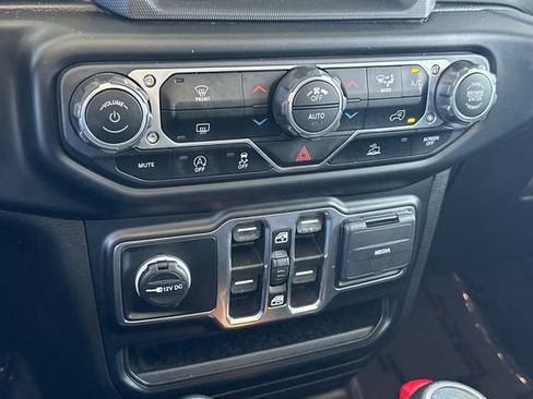 Used 2022 Jeep Wrangler Unlimited Sahara AWD/4WD image 20