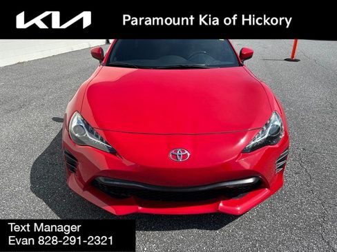Used 2017 Toyota 86 RWD image 2