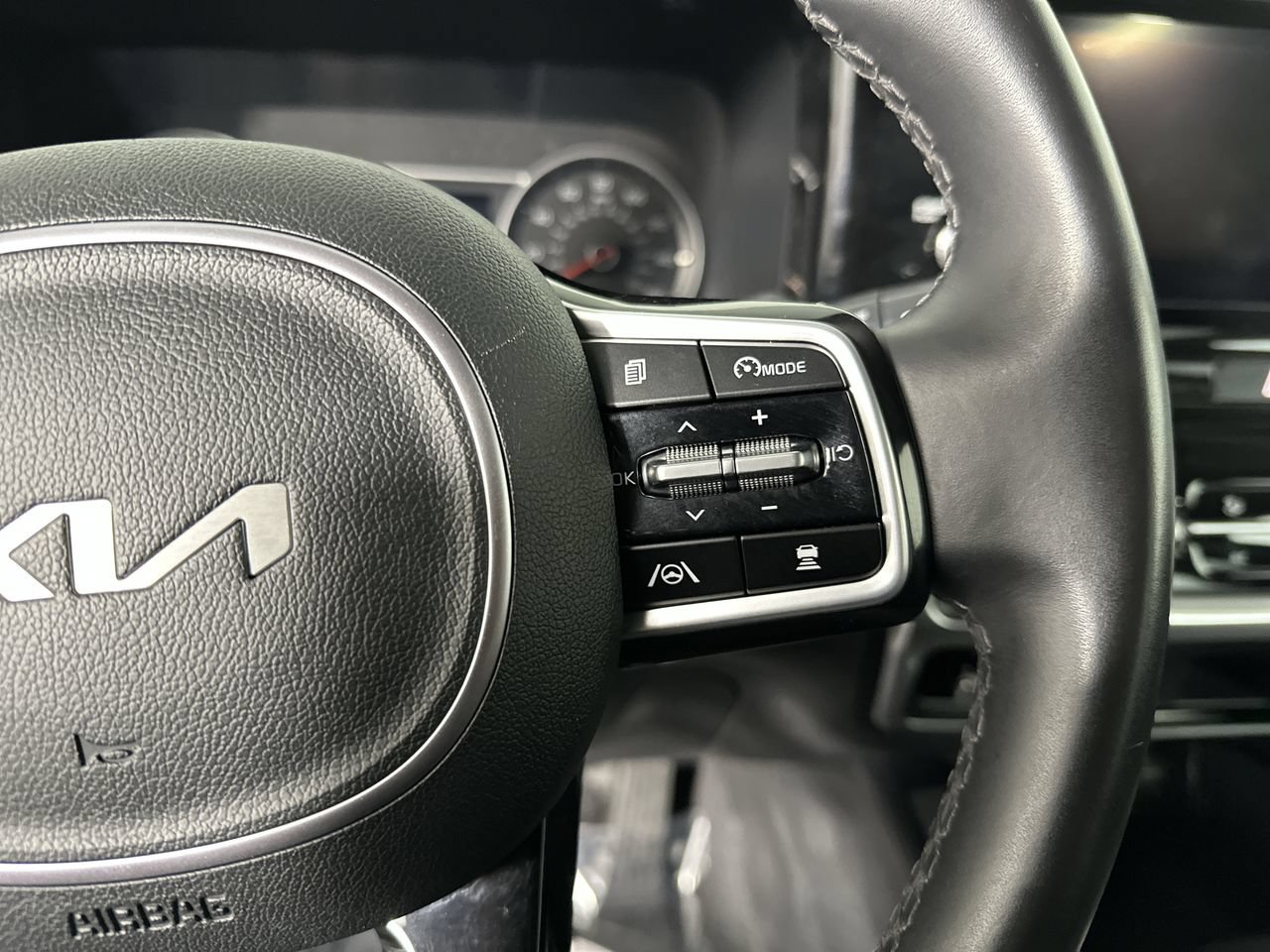 Used 2023 Kia Sorento EX w/ Panoramic Sunroof Package FWD image 7