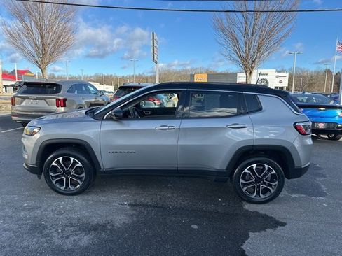 Used 2022 Jeep Compass Limited image 5