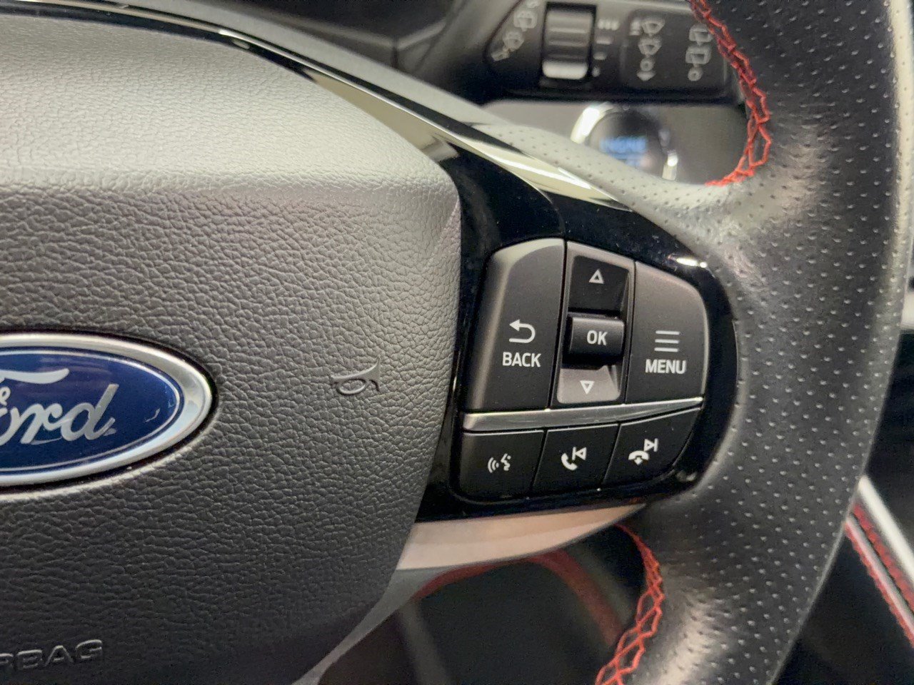 Used 2025 Ford Explorer ST-Line w/ ST-Line Street Pack AWD/4WD image 19