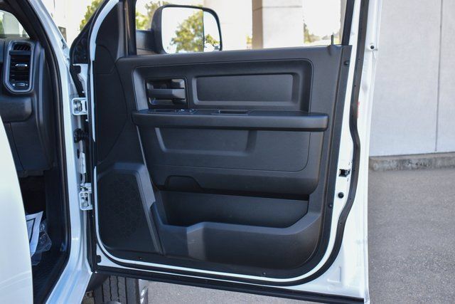 Used 2022 RAM 5500 Tradesman w/ Chrome Appearance Group RWD image 33
