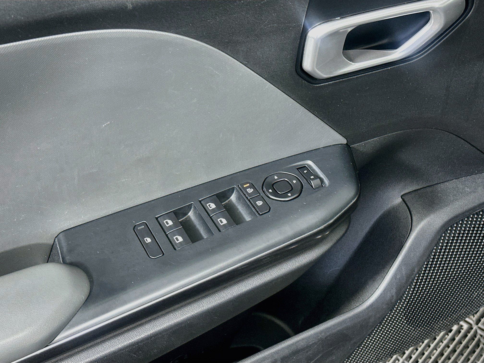 Used 2025 Kia K4 FWD image 15