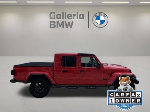 Used 2025 Jeep Gladiator Sport AWD/4WD image 5