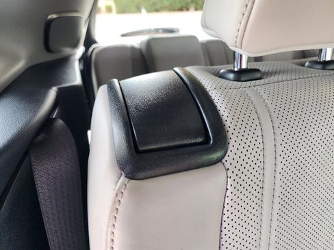 Used 2022 Lexus RX 350L Luxury image 93