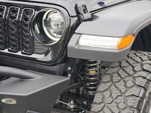 Used 2025 Jeep Wrangler Sport image 9